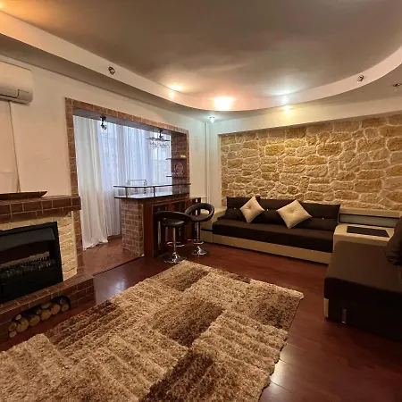 Modern Oasis With A Cozy Fireplace Your Stylish Minutes From Downtown Apartment *